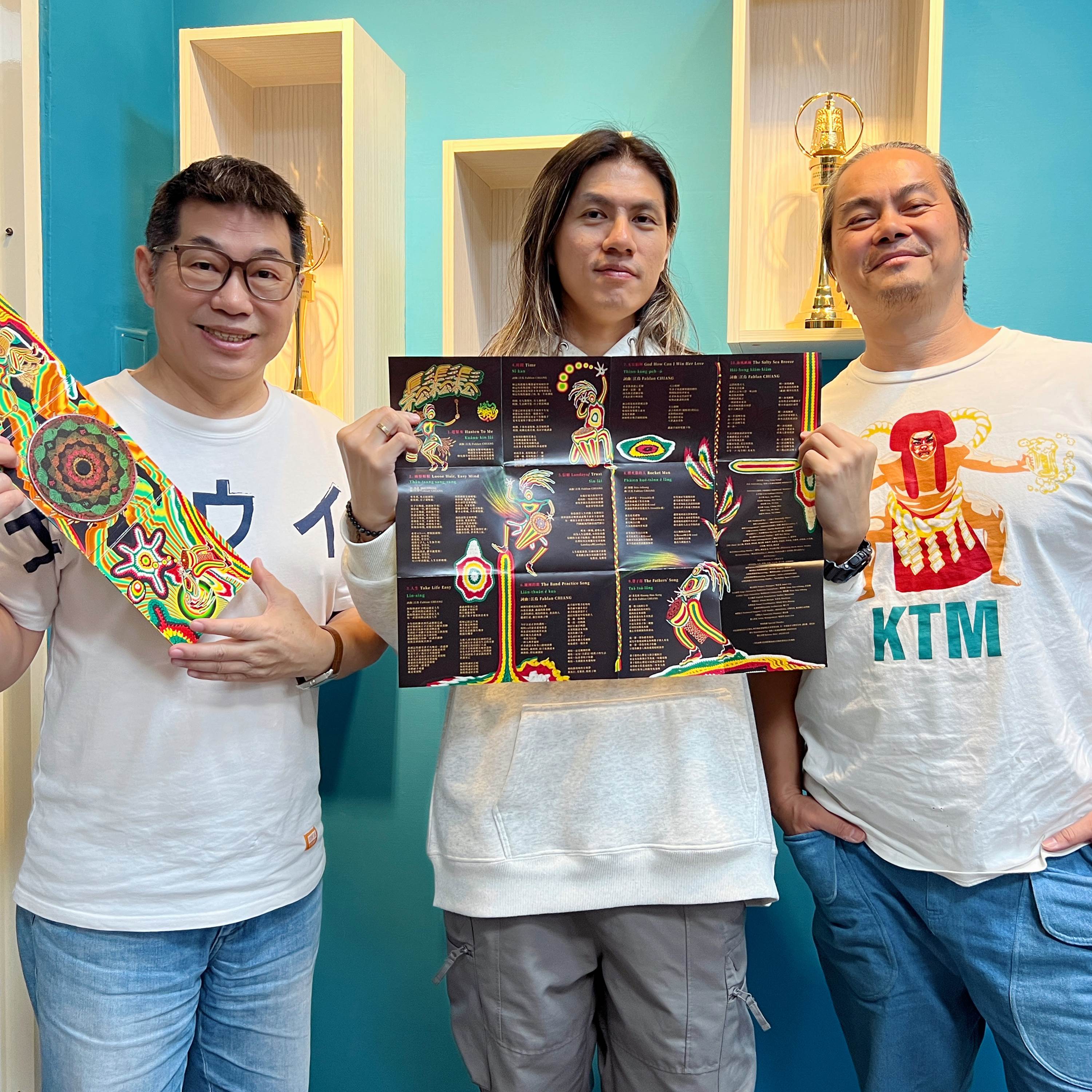 114.12.07.節目 :第二單元~訪問SIBONGIE嬉班子樂團團長江鳥與Bass手花崗分享全台語創作專輯《鬆鬆鬆SangSangSang》(中) 114.12.07.節目 :第二單元~訪問SIBONGIE嬉班子樂團團長江鳥與Bass手花崗分享全台語創作專輯《鬆鬆鬆SangSangSang》(中)